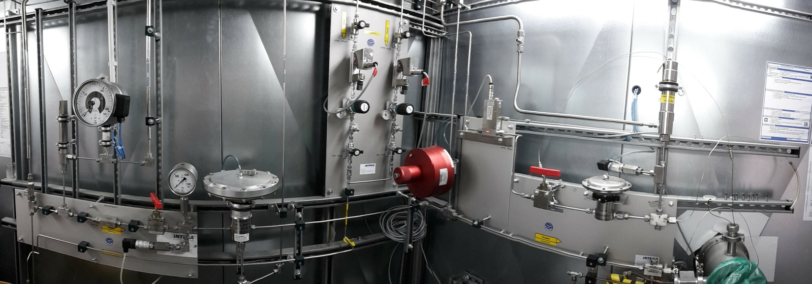 Abb. 1: Versuchsfeld für kryogene Hochdruckanwendungen mit H2 und LNG